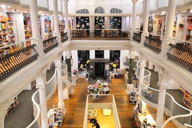 Best of Bucharest: Private Walking Tour - A Short 5-Minute Viewing Stop: Where the Guide Fine-Tunes Your Focus