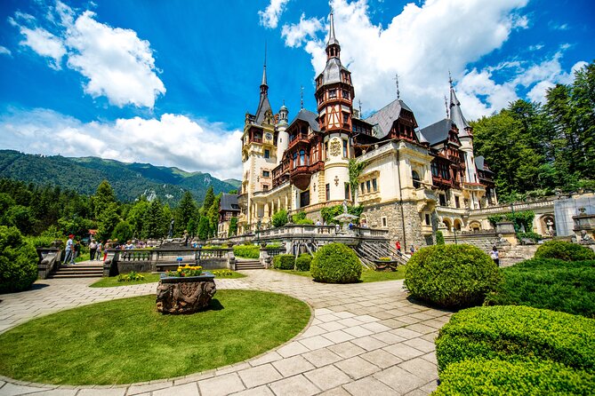 Bran Castle, Peles Castle and Brasov from Bucharest - Brasov in about two hours: how to make the town time count