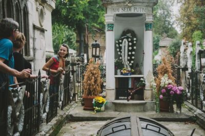 Bucharest: 3-Hour Dark History Tour with a Local - Bellu Cemetery: funerary architecture and the feeling of real people