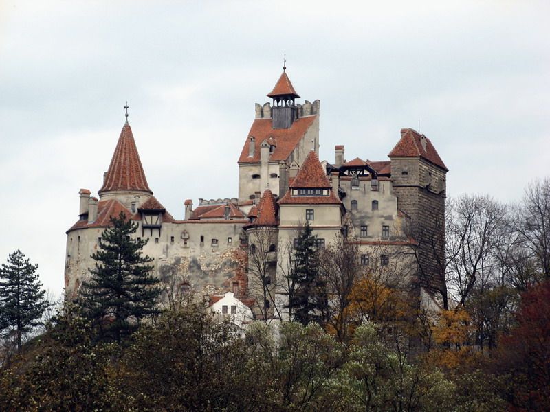 Bucharest: Bran & Peles Castle with Rasnov Citadel Day Trip - Bran Castle (Dracula’s Castle): Stones, Towers, and a Labyrinth Feeling