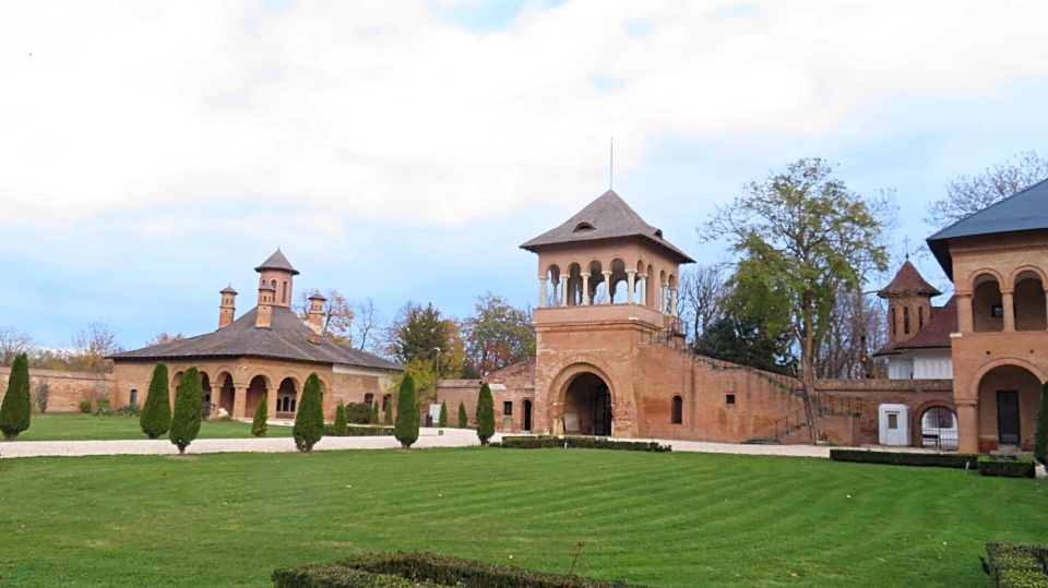 Bucharest Sightseeing Tour - Guide quality: calm, prepared, and genuinely useful
