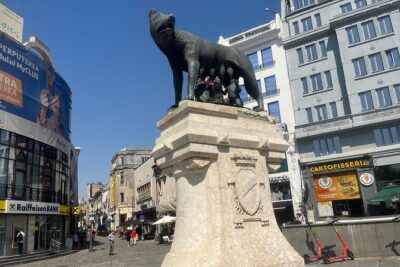 Bucharest Walking Tour with a Native Italian Speaking Guide - Your Native Italian Guide: Giuseppe or Filippo’s Friendly, Professional Tone