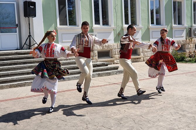 Bulgaria Day Trip: Basarabovo Monastery, Tsarevets & Arbanasi - Border crossing logistics and the comfort factor that matters