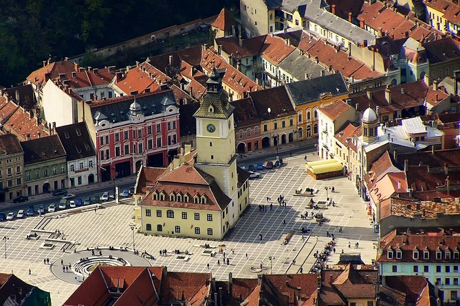 Dracula's Castle, Peles Castle and old town Brasov from Bucharest - Guide and group size: what changes your experience