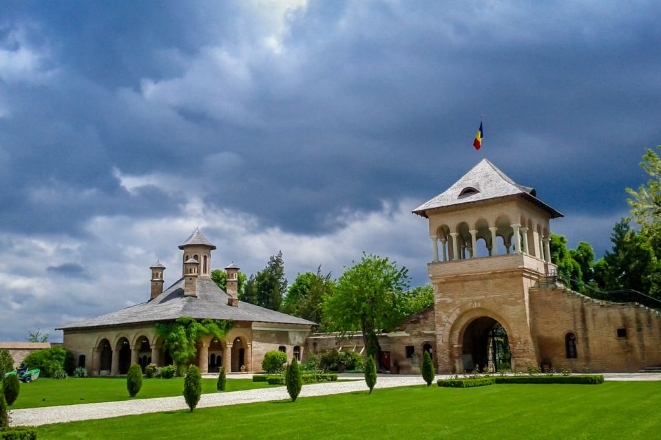 Small Group Tour to Mogosoaia Palace & Snagov Monastery - Guides, pace, and the small-group feel